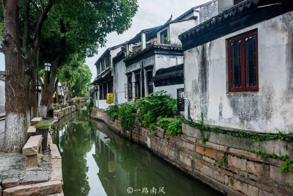 想选礼物送朋友，怎么挑选才显得用心呢？游戏画面